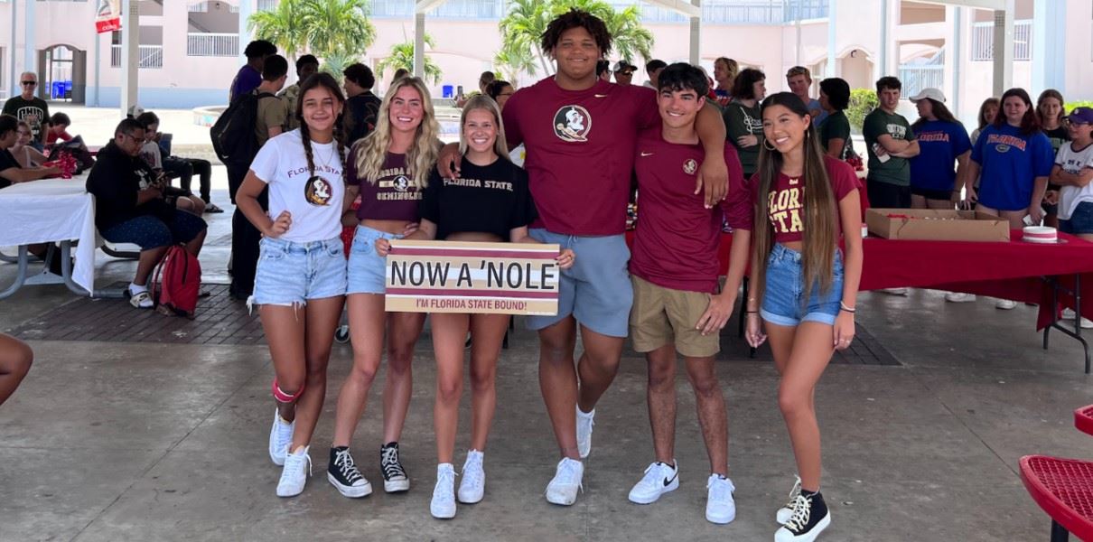 6 students with Seminoles Sign